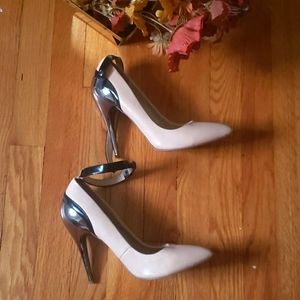 Aldo two toned tan and black w/gold 4 inch heels sz 8.5  w/ Ankle strap